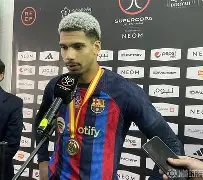 开云体育官网-阿贾克斯训练开放日，今晨回应争议引欢呼，国王杯在即，资深球员宣示担当(阿贾克斯vs比亚韦斯托克的较量)